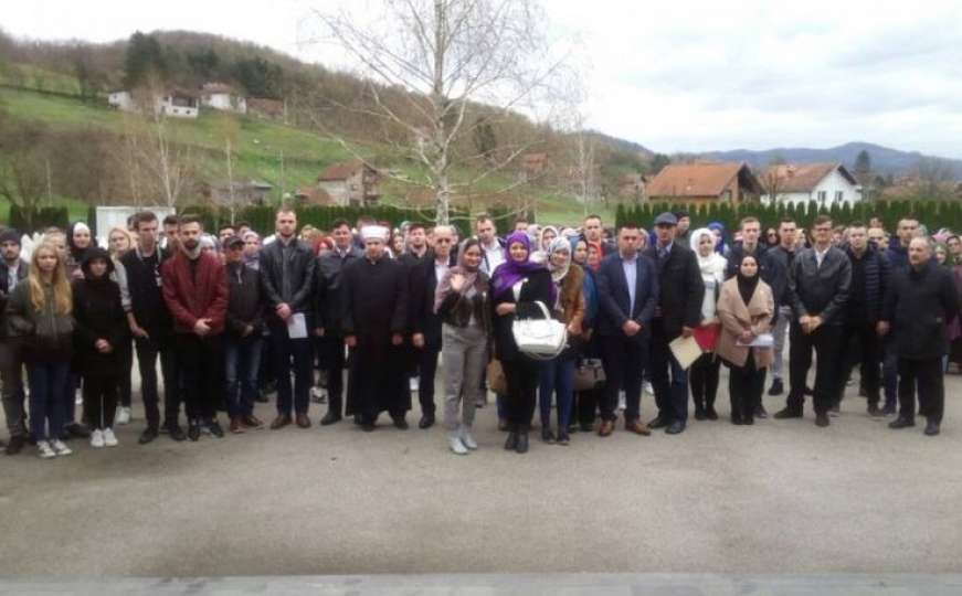 Salkić sa studentima u Srebrenici: Nećemo odustati od traganja za istinom i pravdom