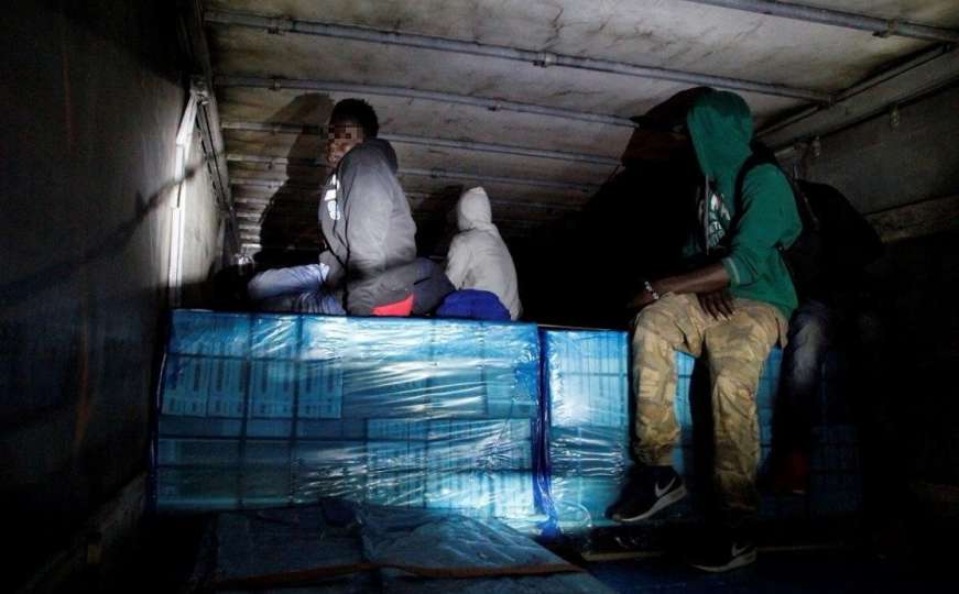 Umjesto peleta natovario migrante: Srbijanac prevozio 79 osoba u kamionu