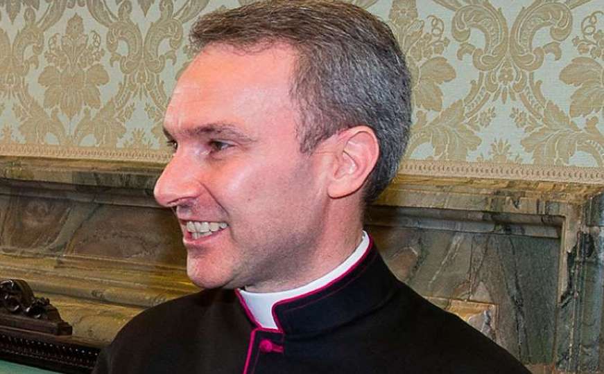 Vatikan: Uhapšen svećenik zbog dječije pornografije 