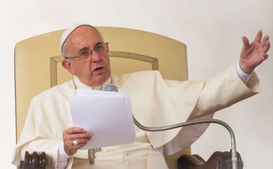 Papa Franjo: Ništa ne može opravdati korištenje oružja za istrebljenje civila