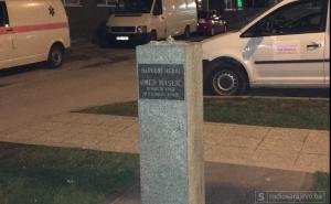 SDP oštro osuđuje vandalski čin krađe biste Omera Maslića u Sarajevu