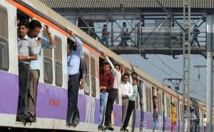 Prepuni indijski voz bez lokomotive klizio unatrag 12 kilometara