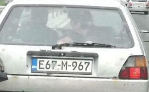 Nešto viri iz Golfa dvojke