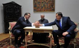 Dodik i Vučić se natjecali u tucanju jajima 