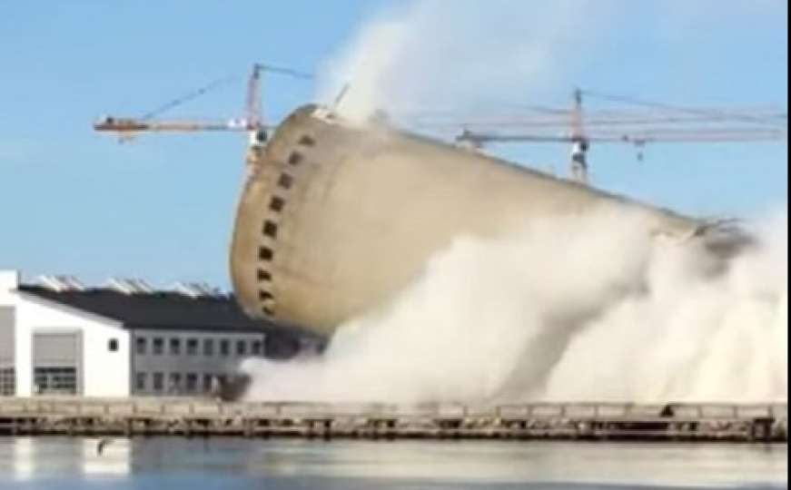 Greška u rušenju silosa u Danskoj, toranj zdrobio susjednu zgradu