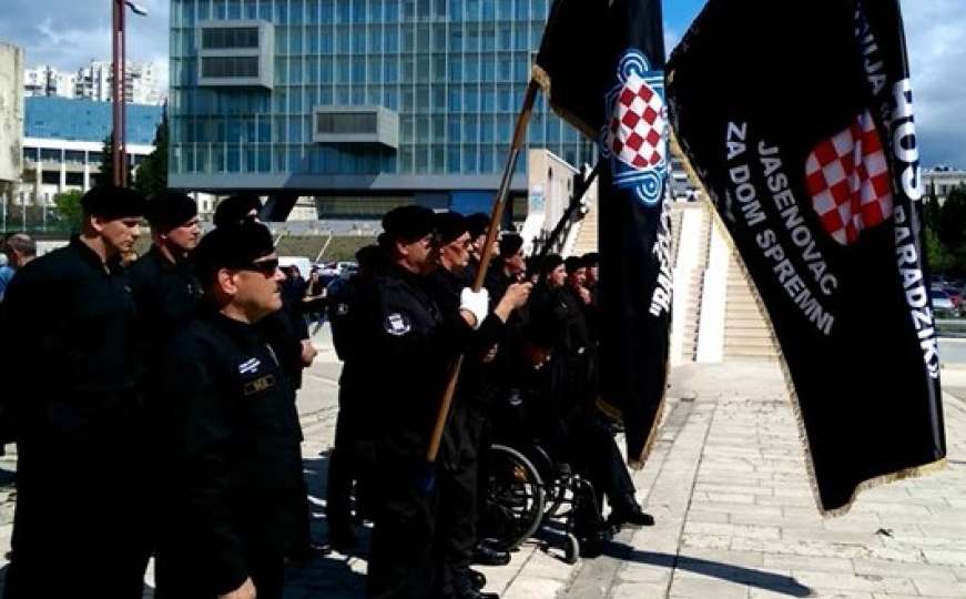Za dom spremni: Pripadnici HOS-a se postrojili u Splitu na dan osnivanja NDH