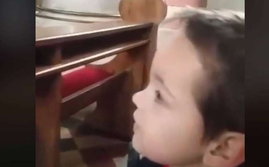 Dječak u sarajevskoj Katedrali: Hoću na ćevape
