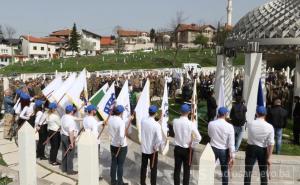 Izetbegović na mezarju Kovači: Šehidi su dali svoje živote da ove zemlje bude