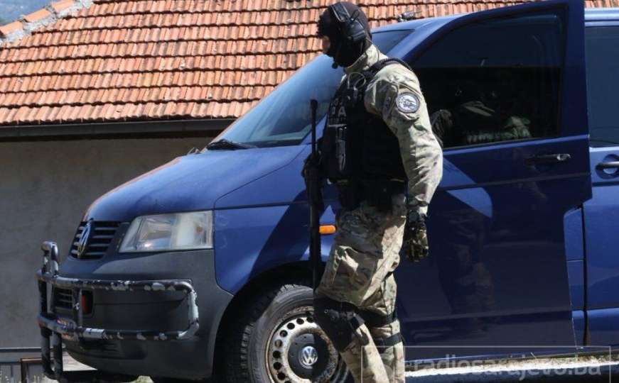 SIPA uhapsila dvije osobe u Sarajevu: Pronađena droga, oružje, novac