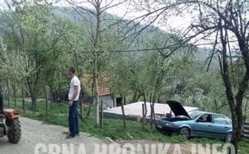 Bratunac: Četverogodišnjak upalio automobil i zabio se u napuštenu kuću 