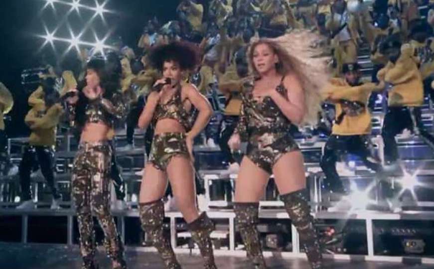 Beyonce tokom plesa umalo ostala bez gornjeg dijela kostima 