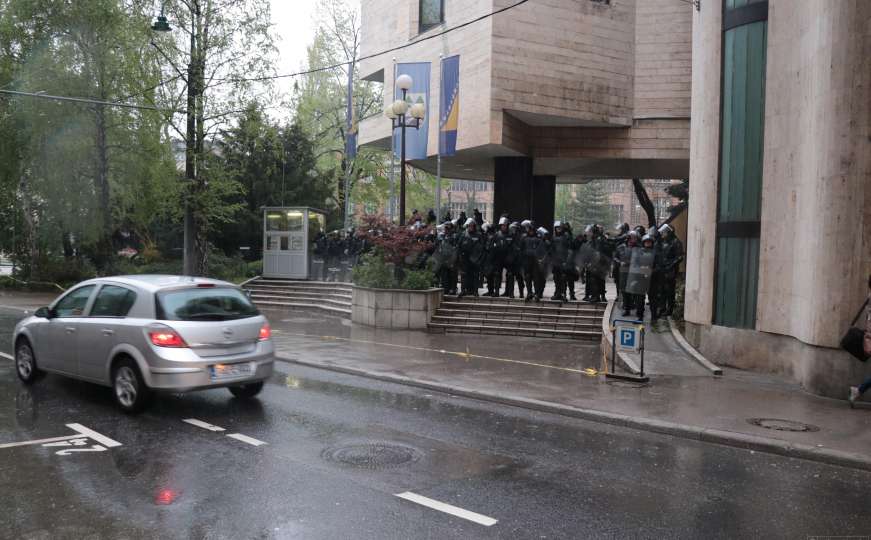 Borci se razišli ispred zgrade Parlamenta FBiH, najavili masovnije proteste