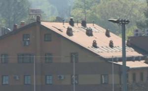 Vlasnik prijeti da će skočiti s krova svog hotela zbog duga od 300.000 eura
