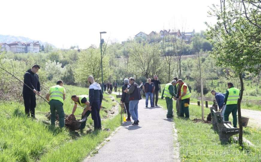 Dan planete Zemlje: Učenici čistili i ozelenjavali javne površine u općini Centar