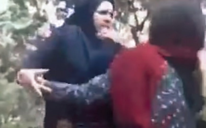Video iranske "moralne policije" koja maltretira ženu izazvao gnjev