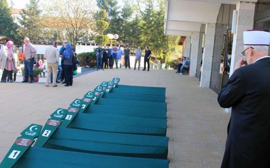 Ispraćeni tabuti s posmrtnim ostacima osam ubijenih Vlaseničana