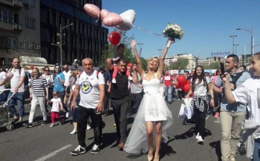 Zanimljiv momenat: Beogradska mlada u vjenčanici trčala s maratoncima