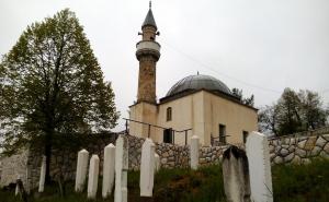 Selo Podgora: Najmanja potkupolna džamija u BiH postala je nacionalni spomenik
