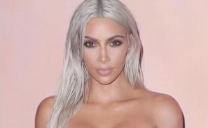 Kad suprug Kanye slika: Kim Kardashian u krevetu i bez grudnjaka