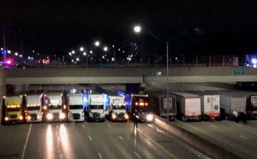 Postrojili kamione ispod nadvožnjaka da bi spriječili samoubistvo