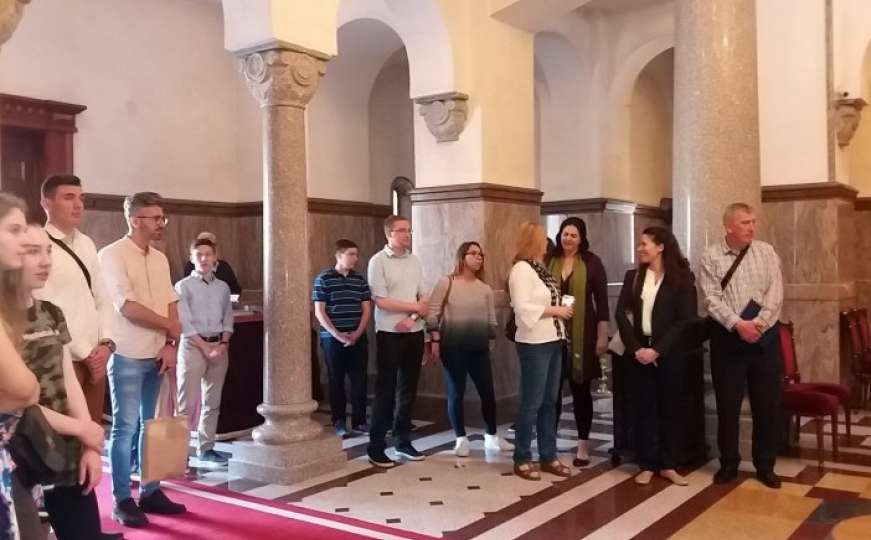 Mladi u Banjoj Luci posjetili Ferhadiju, pravoslavnu i katoličku crkvu i sinagogu