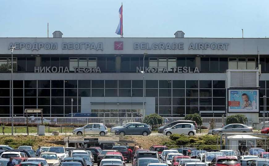 Dva prinudna slijetanja na beogradskom aerodromu, jedan putnik preminuo 