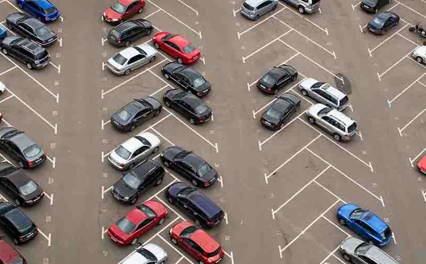DF: Općina Novi Grad Sarajevo nezakonito želi naplaćivati parking uz zgrade