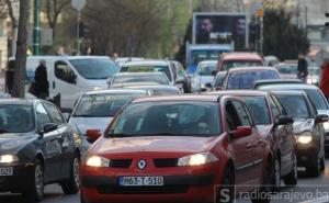 Pojačan promet vozila prema lokalnim izletištima i graničnim prelazima