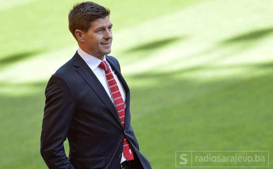 Legendarni Steven Gerrard preuzima jedan od najvećih otočkih klubova