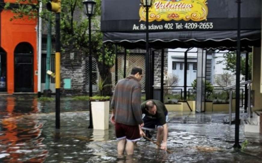 Buenos Aires: Snažna oluja odnijela najmanje dva života i izazvala haos