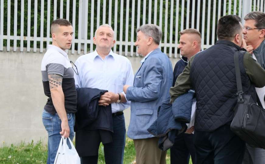 Mitinzi podrške generalu Atifu Dudakoviću u Tuzli i Bihaću