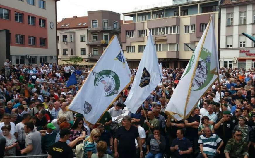 Nekoliko hiljada ljudi na skupu podrške Atifu Dudakoviću u Bihaću 