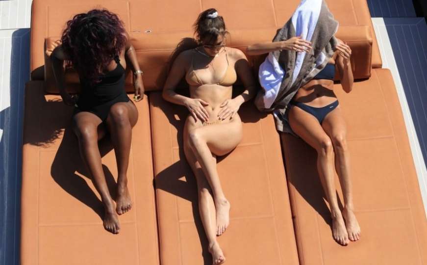 Dan za sunčanje: Seksipilne Hadid i Baldwin u bikinijima