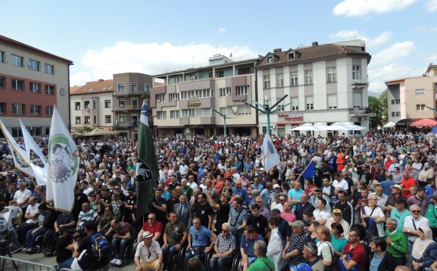 Skup podrške u Bihaću: Atif Dudaković nije Ratko Mladić da se krije po štalama