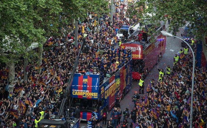 Barcelona proslavila titulu na ulicama grada