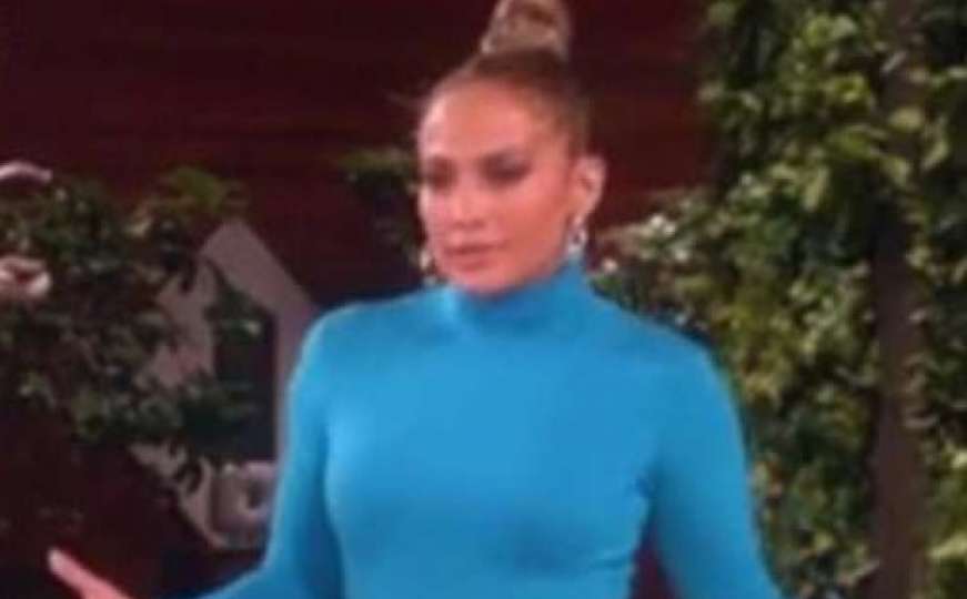 Jennifer Lopez se malo zaboravila, raširila noge i otkrila spanksice
