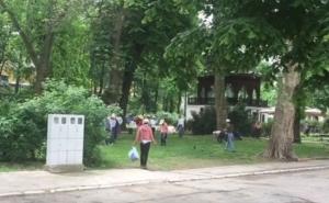 Turisti čiste smeće iz sarajevskog parka At Mejdan 