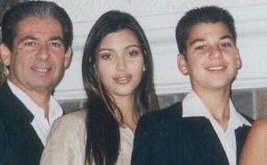 Kim objavila porodičnu fotografiju iz '99, fanovi primijetili nepravilnosti