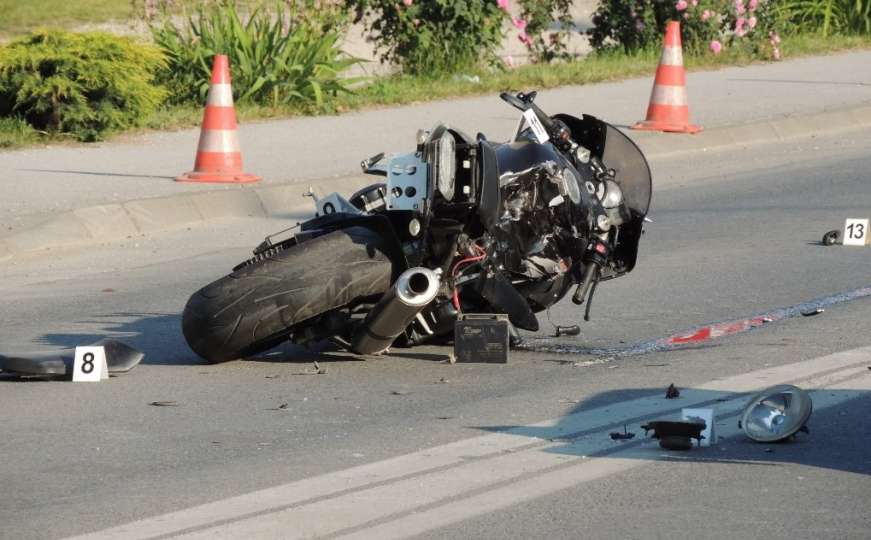 Sarajevo: Povrijeđen motociklista, tokom vožnje udario u kamion