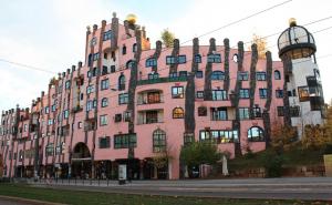 Zelena citadela: Pogledajte neobičnu ružičastu građevinu 