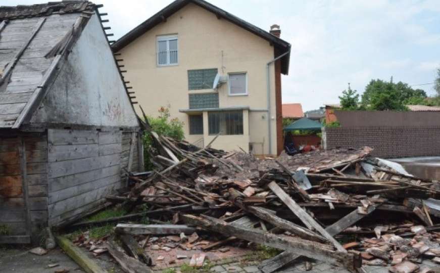 Vjetar srušio trošnu kućicu u kojoj se rodio Đuro Đaković