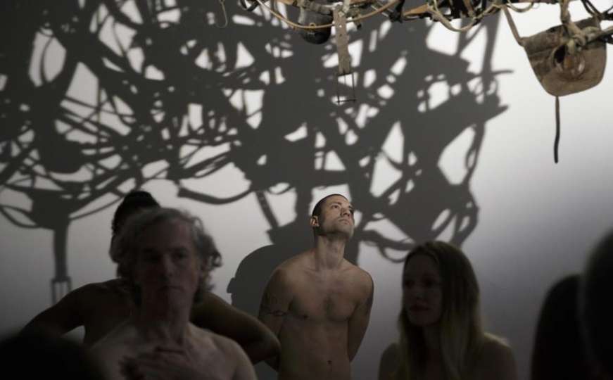 Muzej u Parizu otvorio svoja vrata nudistima - goli obilazili eksponate