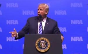 Trump razbjesnio govorom o oružju: Bum! Dođi ovamo! Bum!