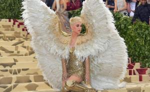 Met Gala: Katy Perry se pojavila s velikim krilima zbog kojih se jedva kretala 