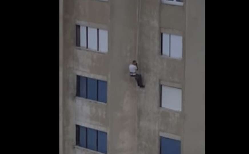 Sve za ljubav: Momak se zbog djevojke užetom popeo uz zgradu 
