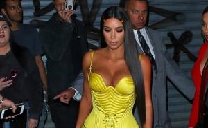 Kim Kardashian zablistala u žutoj haljini i pokazala zanosno tijelo