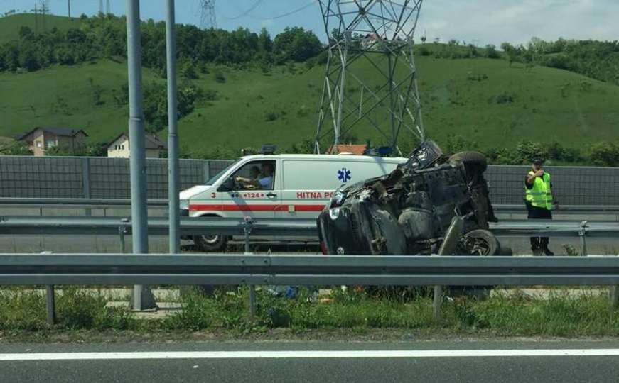 Prevrnuo se automobil na Sarajevskoj zaobilaznici