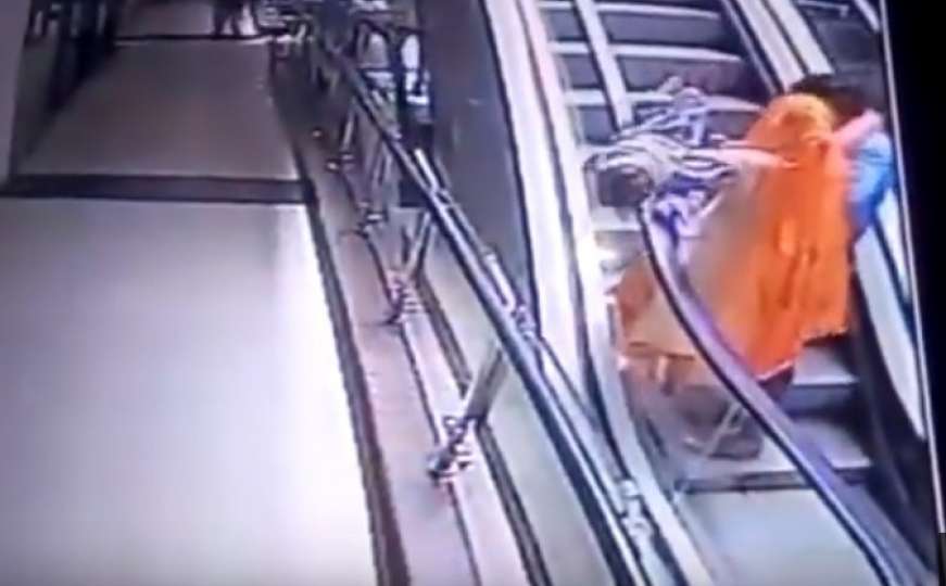 Majka pravila selfie na pokretnim stepenicama, kćerka joj ispala iz ruku i poginula