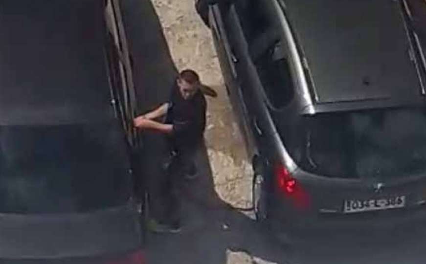 Kradljivac u Mostaru snimljen kako usred bijela dana obija automobil 