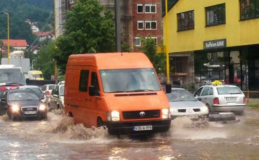 Tuzlanske ulice pod vodom nakon velikog nevremena